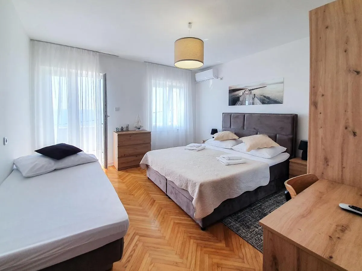 Apartment Frano Dramalj 0*,